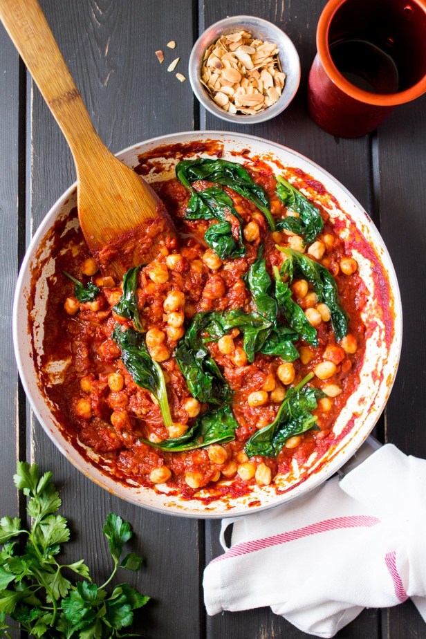 spanish-chickpea-and-spinach-stew-in-a-pan-1000x1500